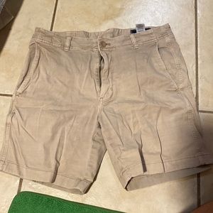 Vineyard Vines 7” Breaker Short Size 32 Khaki